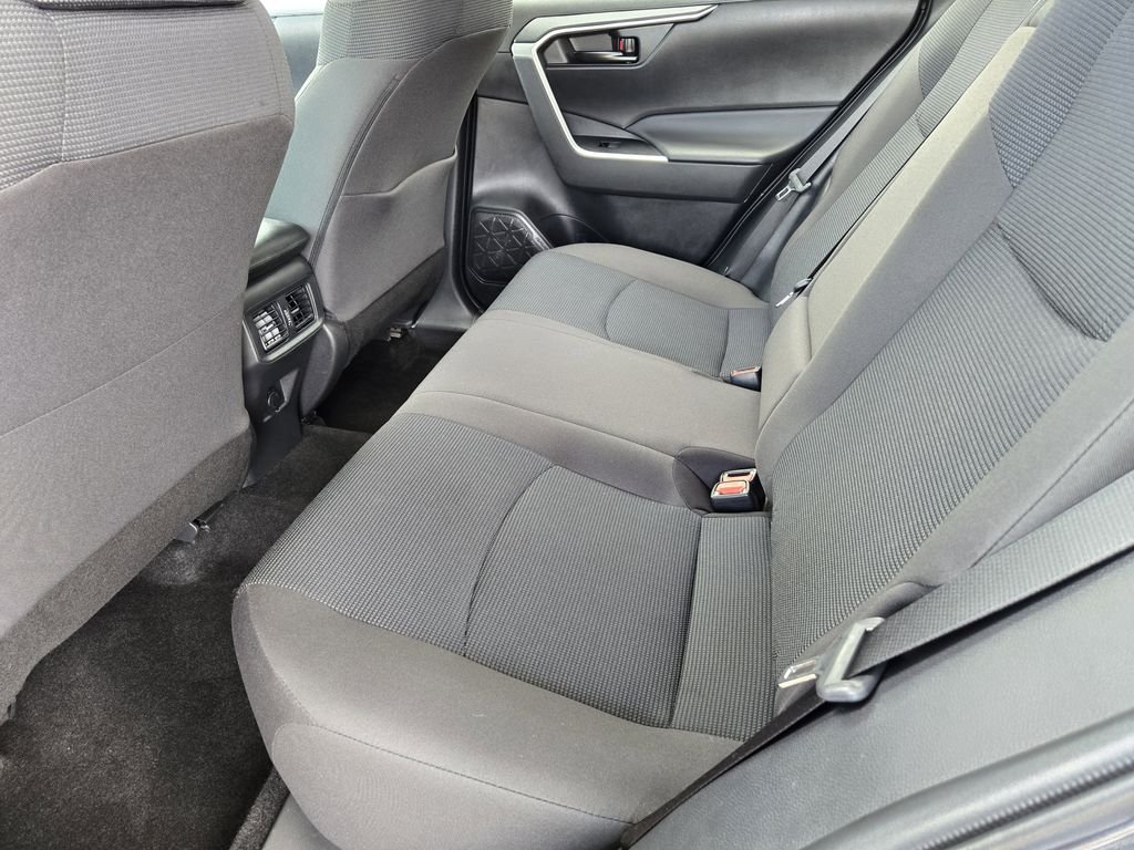 2024 Toyota RAV4 LE - Photo 19