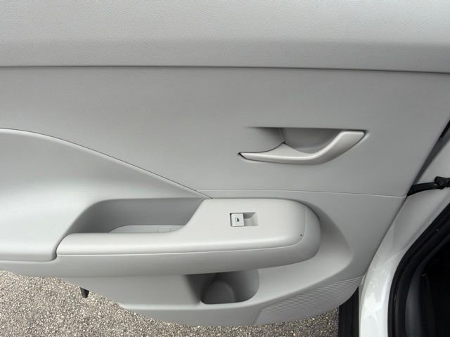 Used 2024 White Hyundai SEL image 18