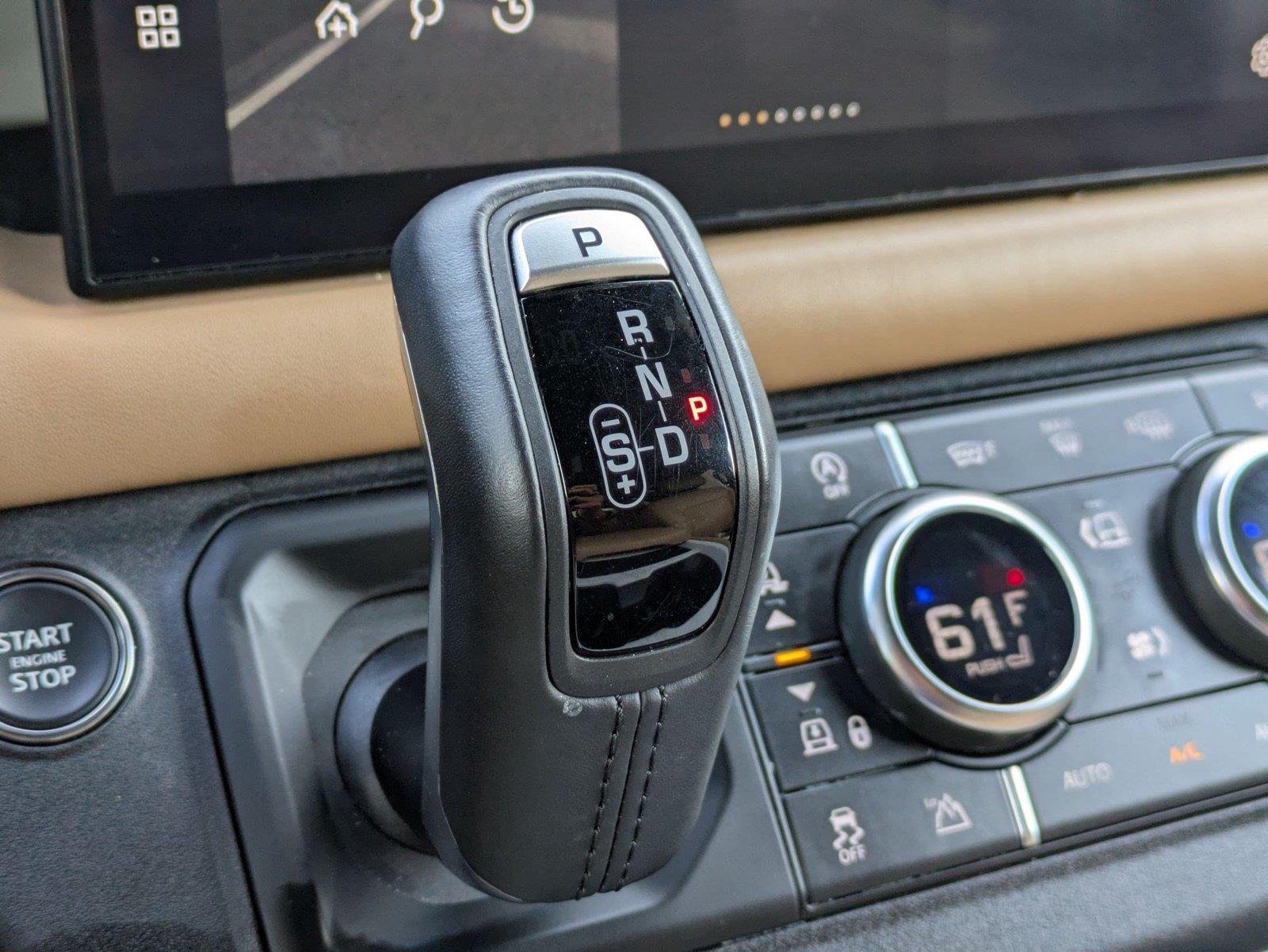 Used 2025 Fuji White Land Rover X-Dynamic SE image 24