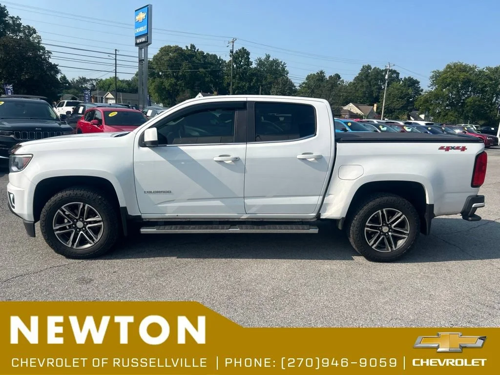 Used 2019 SUMMIT WHITE Chevrolet 4WD LT image 12