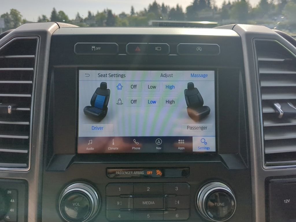 Used 2019  Ford Limited image 23