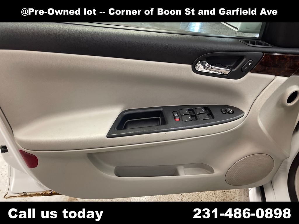 Used 2012 White Chevrolet LT image 15