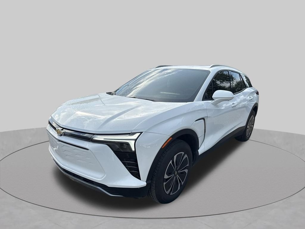 Used 2024 Summit White Chevrolet LT image 10