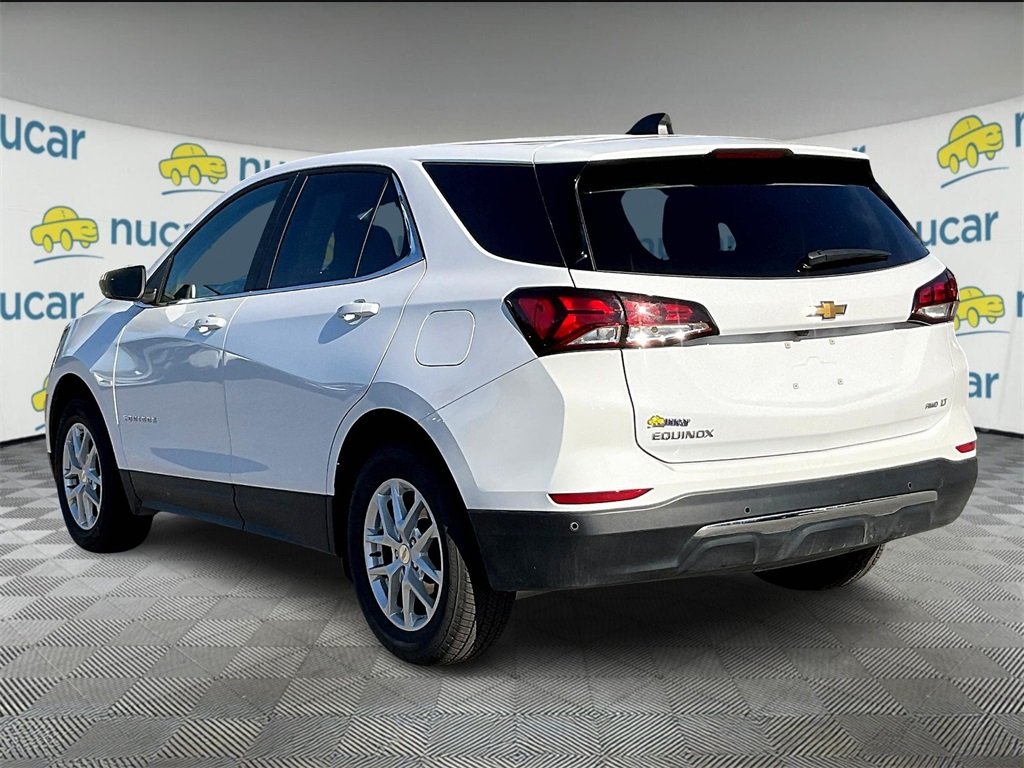2024 Chevrolet Equinox LT photo 2