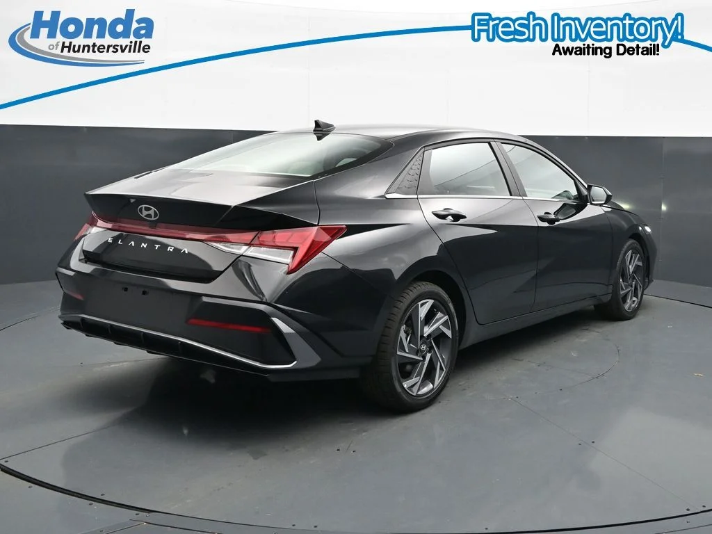 Used 2025 Abyss Black Hyundai SEL Convenience image 10