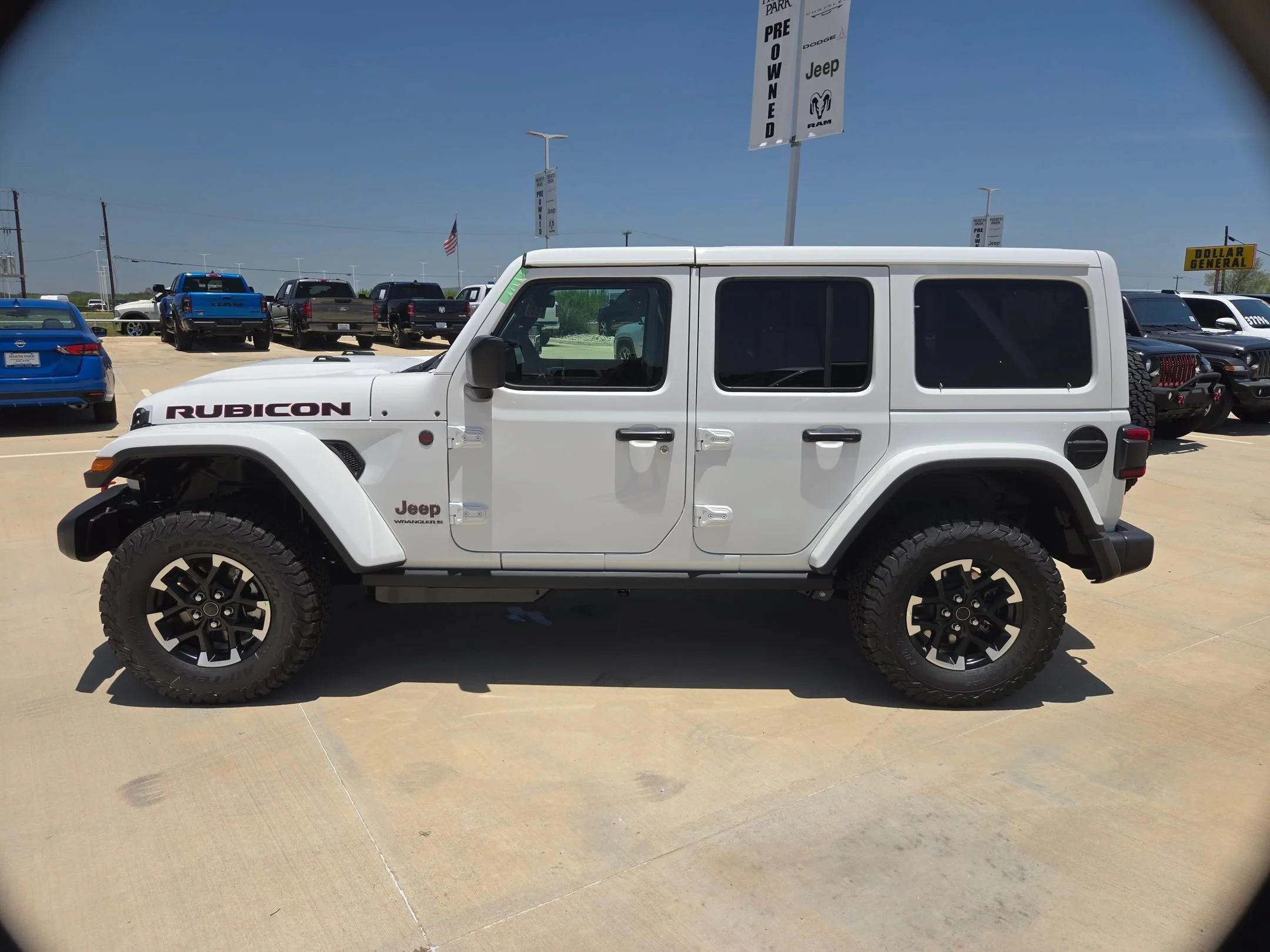 New 2026 Bright White Clear-Coat Exterior Paint Jeep Rubicon image 6