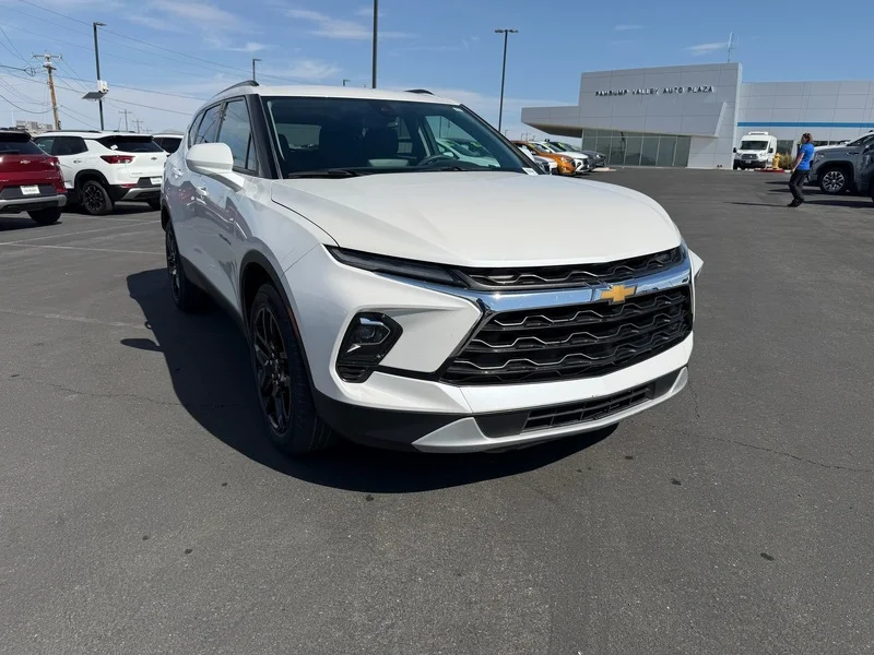 Used 2023 IRIDESCENT PEARL TRICOAT Chevrolet LT image 1