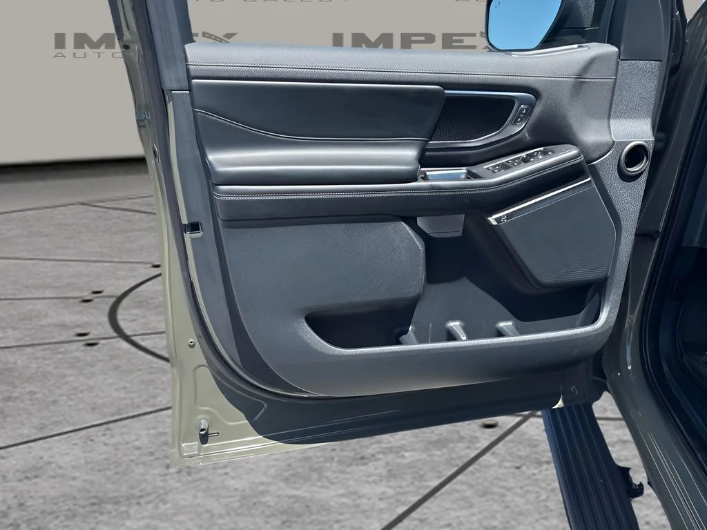 Used 2025 Green Ford Platinum image 28