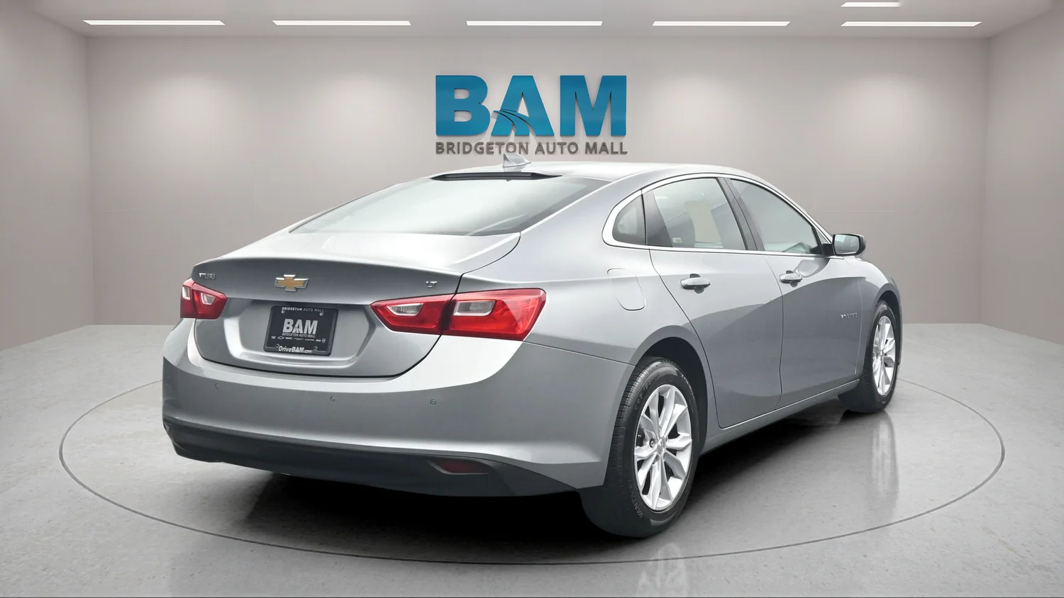 Used 2025 Gray Chevrolet LT image 6