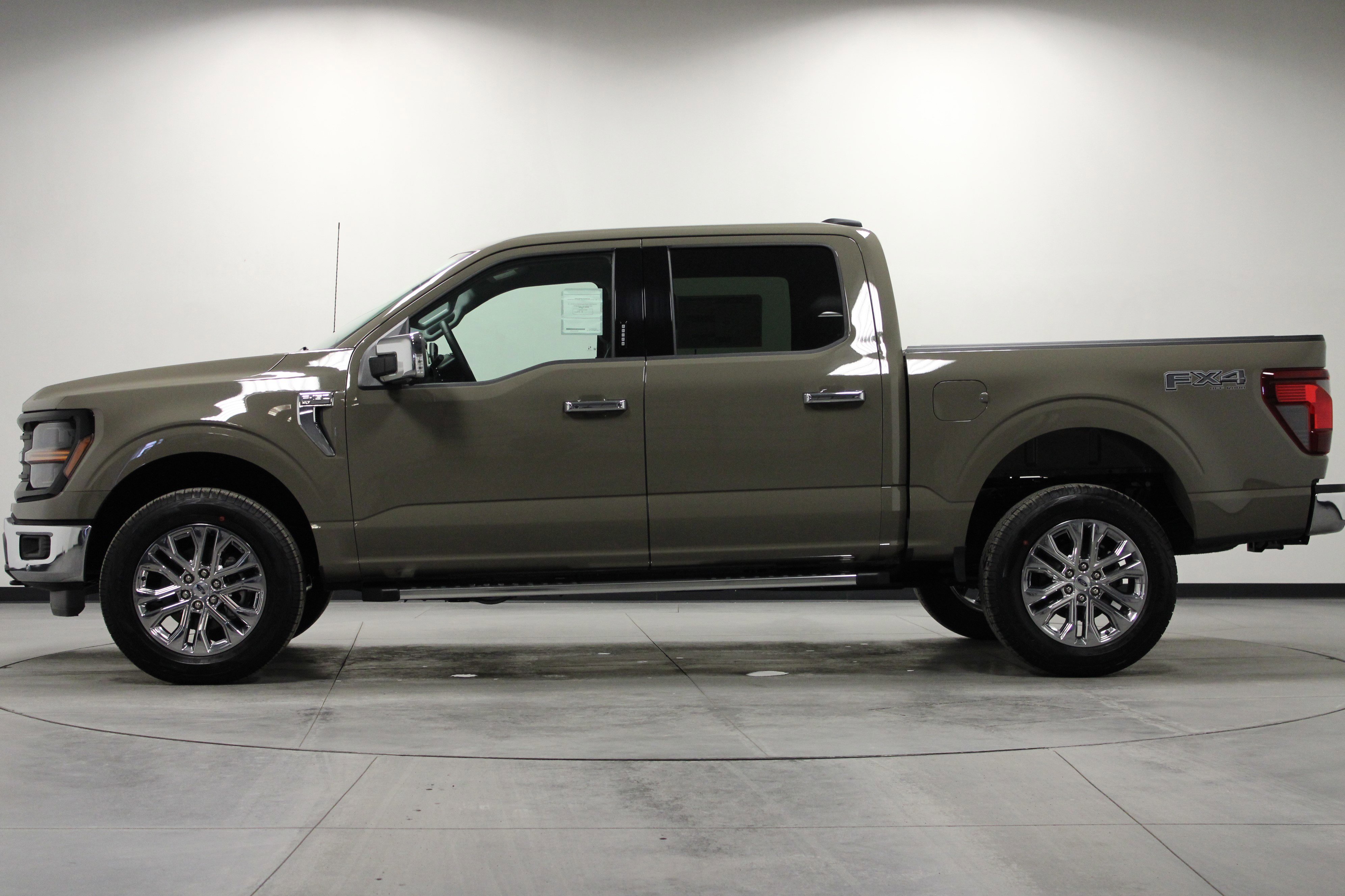 New 2026 Marsh Gray Ford XLT image 7