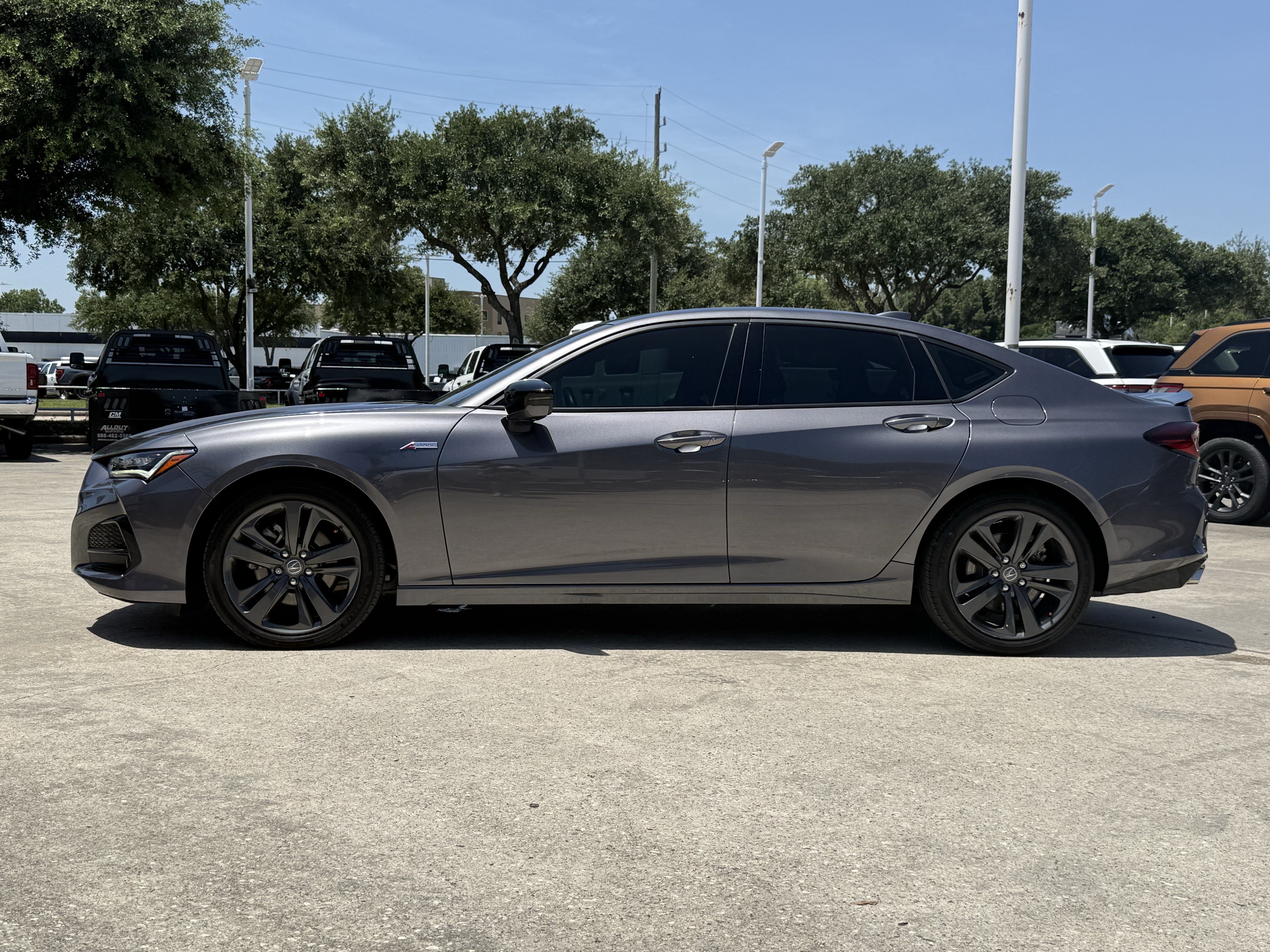 Used 2022 Black Acura  image 7