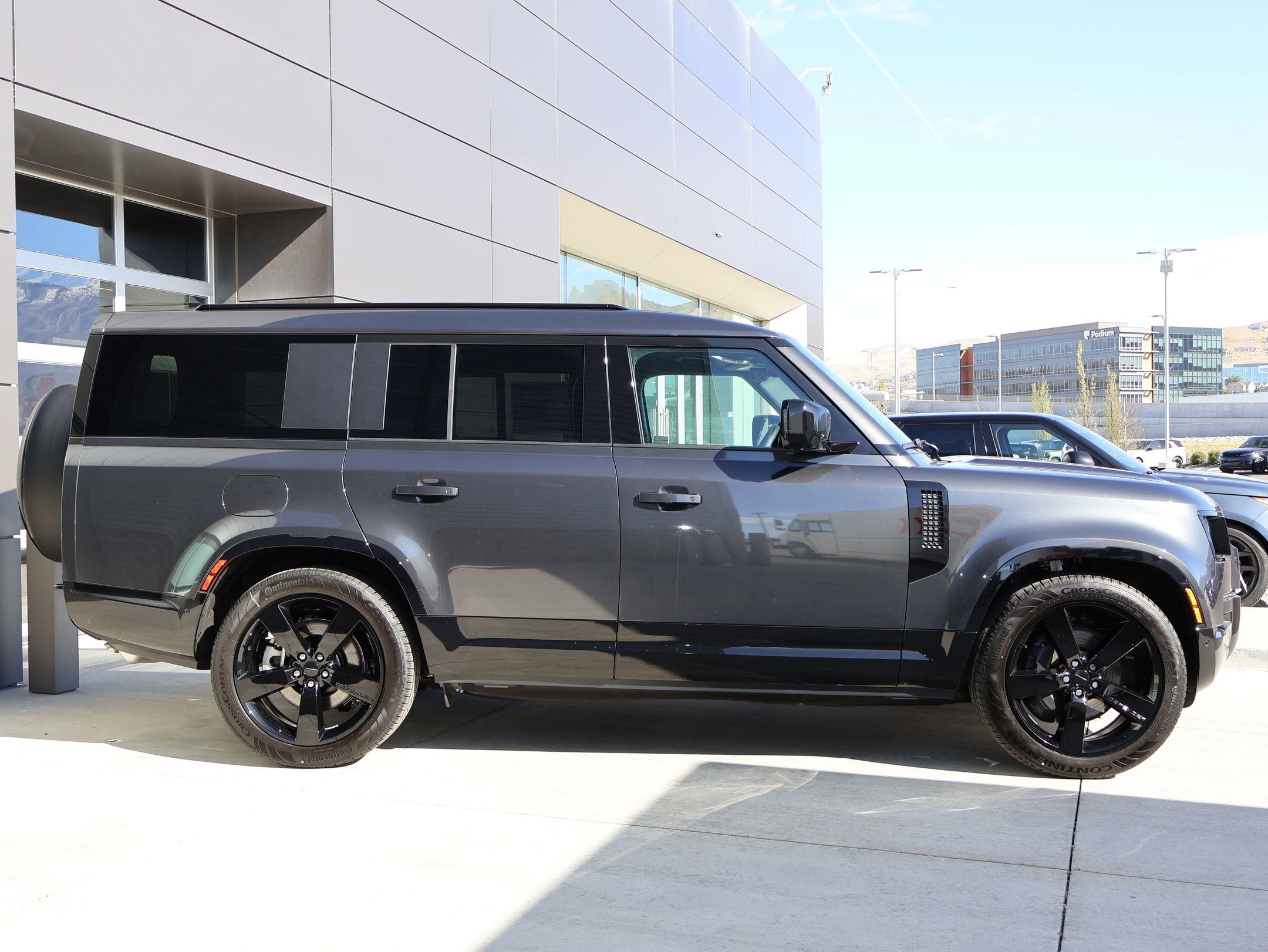 2026 Land Rover Defender X-Dynamic SE - Photo 4