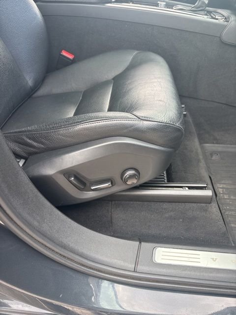 Used 2016 Gray Metallic Volvo T6 Momentum image 35