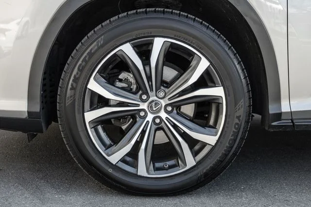 Used 2018 Atomic Silver Lexus 350 image 15