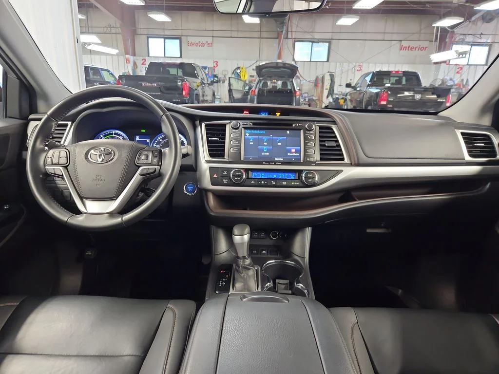 Certified Used 2019 Silver Toyota XLE image 17