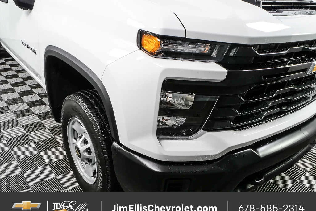 New 2026 Summit White Chevrolet WT image 30