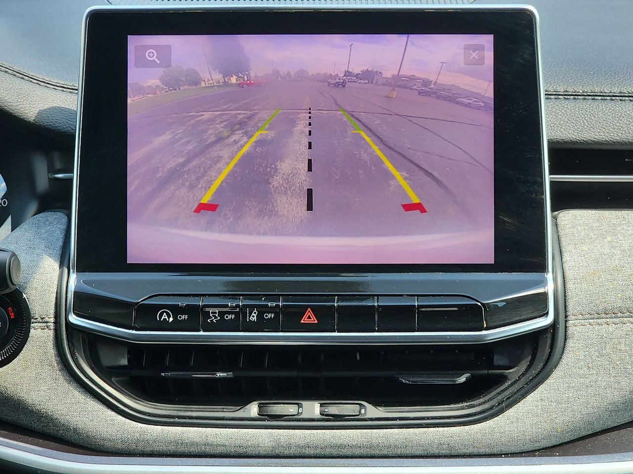 Used 2022 White Jeep Latitude Lux image 16