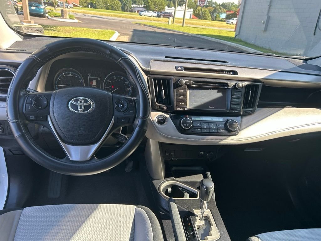 Used 2017 White Toyota XLE image 11