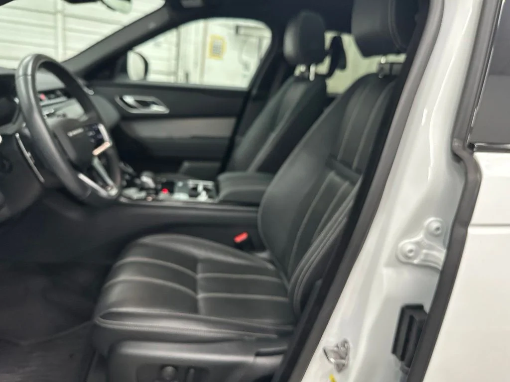 Used 2023 White Land Rover R-Dynamic S MHEV image 20