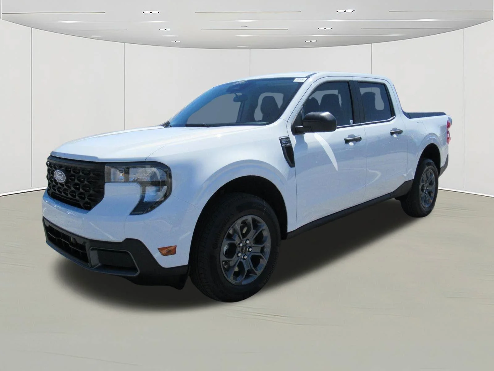 New 2026 Oxford White Ford XLT image 3