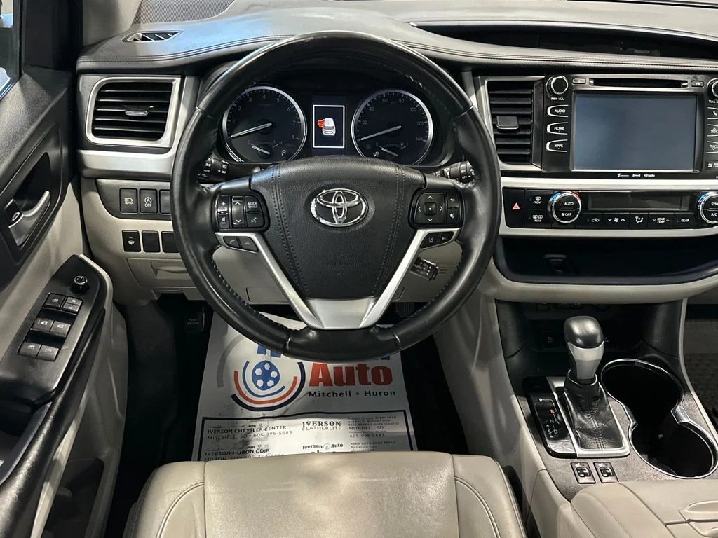 Used 2018 Gray Toyota XLE image 30