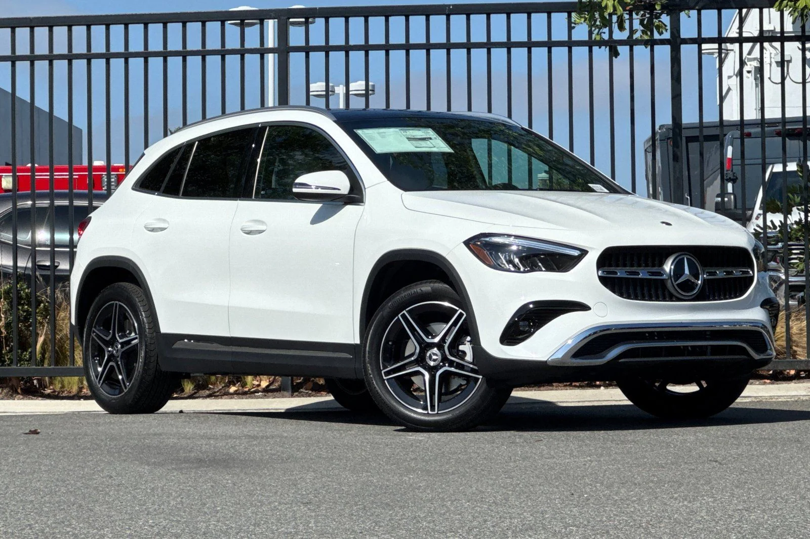 New 2026 Polar White Mercedes-Benz GLA 250 image 2