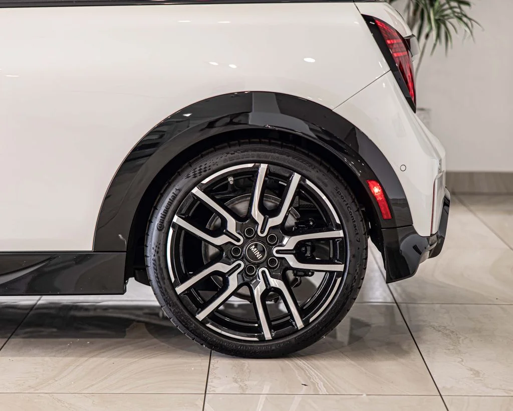 Used 2026 White MINI Signature Plus image 7