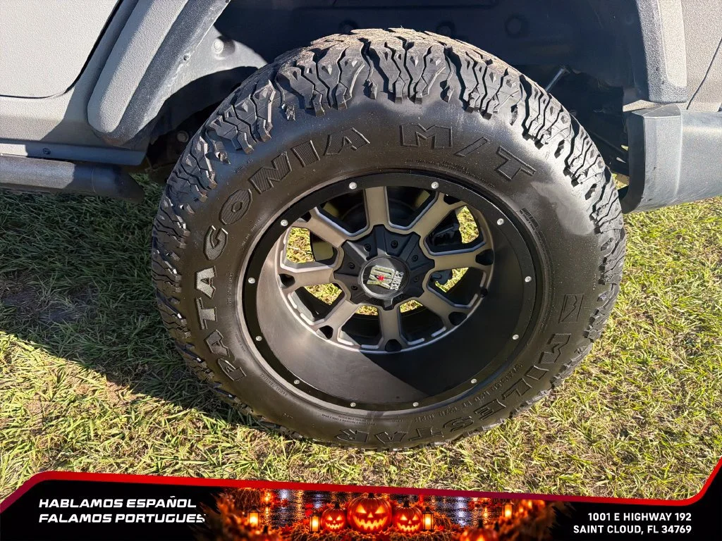 Used 2018  Jeep Sport S image 11
