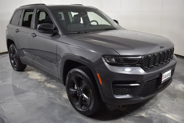 Used 2023 Gray Jeep Altitude X image 12