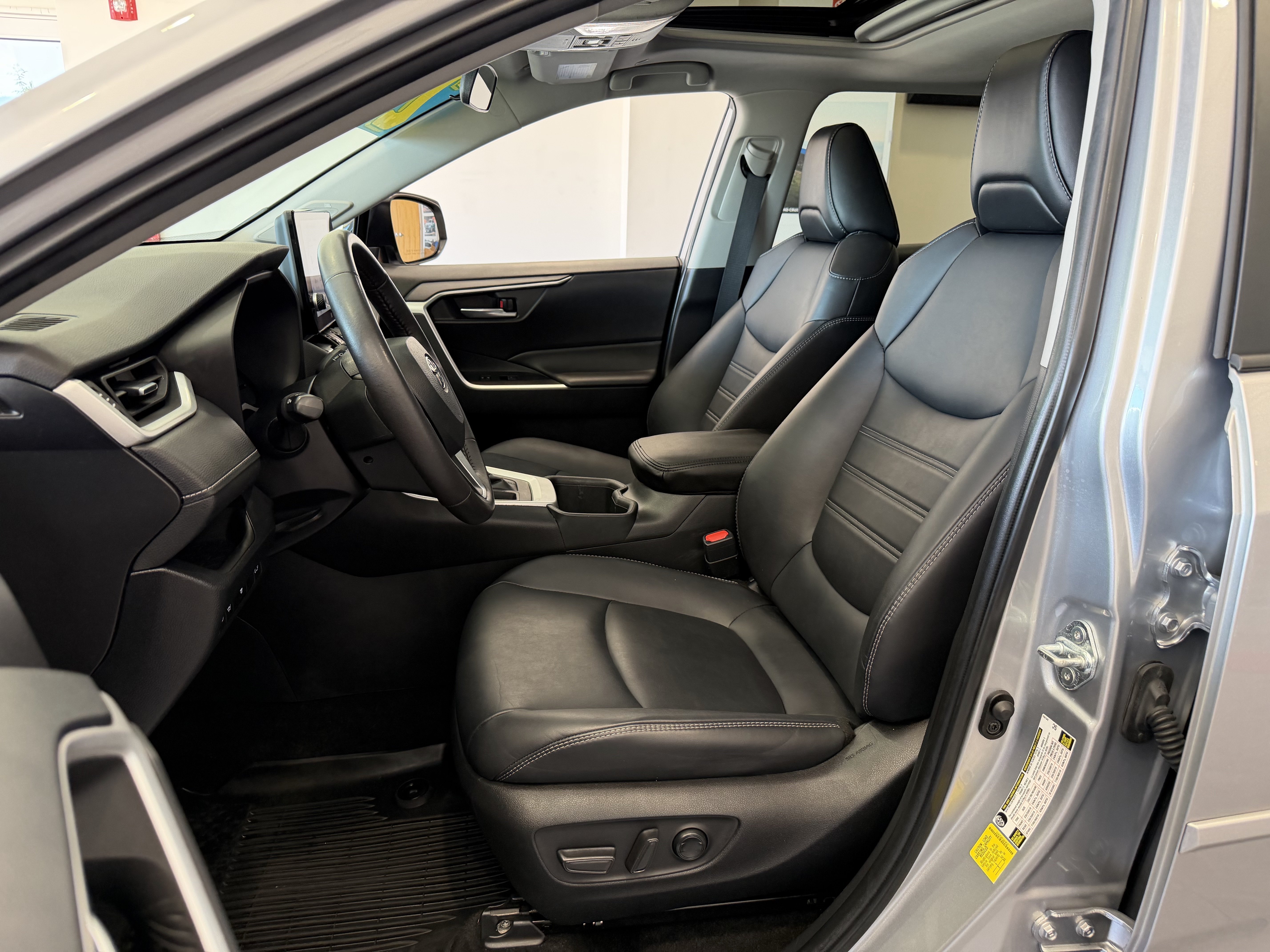 Used 2023 Silver Toyota XLE Premium image 29