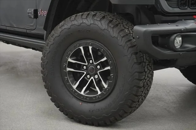 New 2026 Black Clear-Coat Exterior Paint Jeep Rubicon image 4
