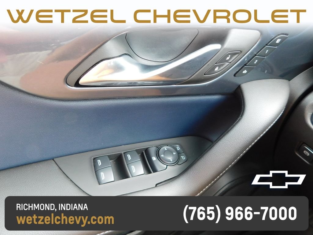 Used 2025 Gray Chevrolet RS image 28