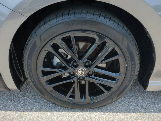 Used 2025  Toyota SE image 10
