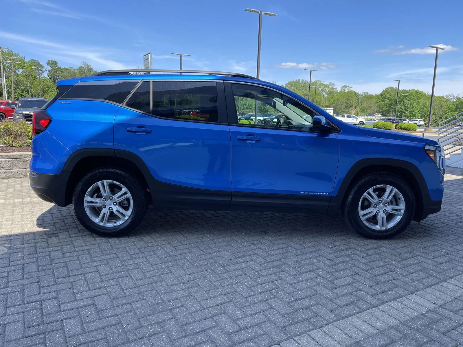 Used 2024 Riptide Metallic GMC SLE image 6