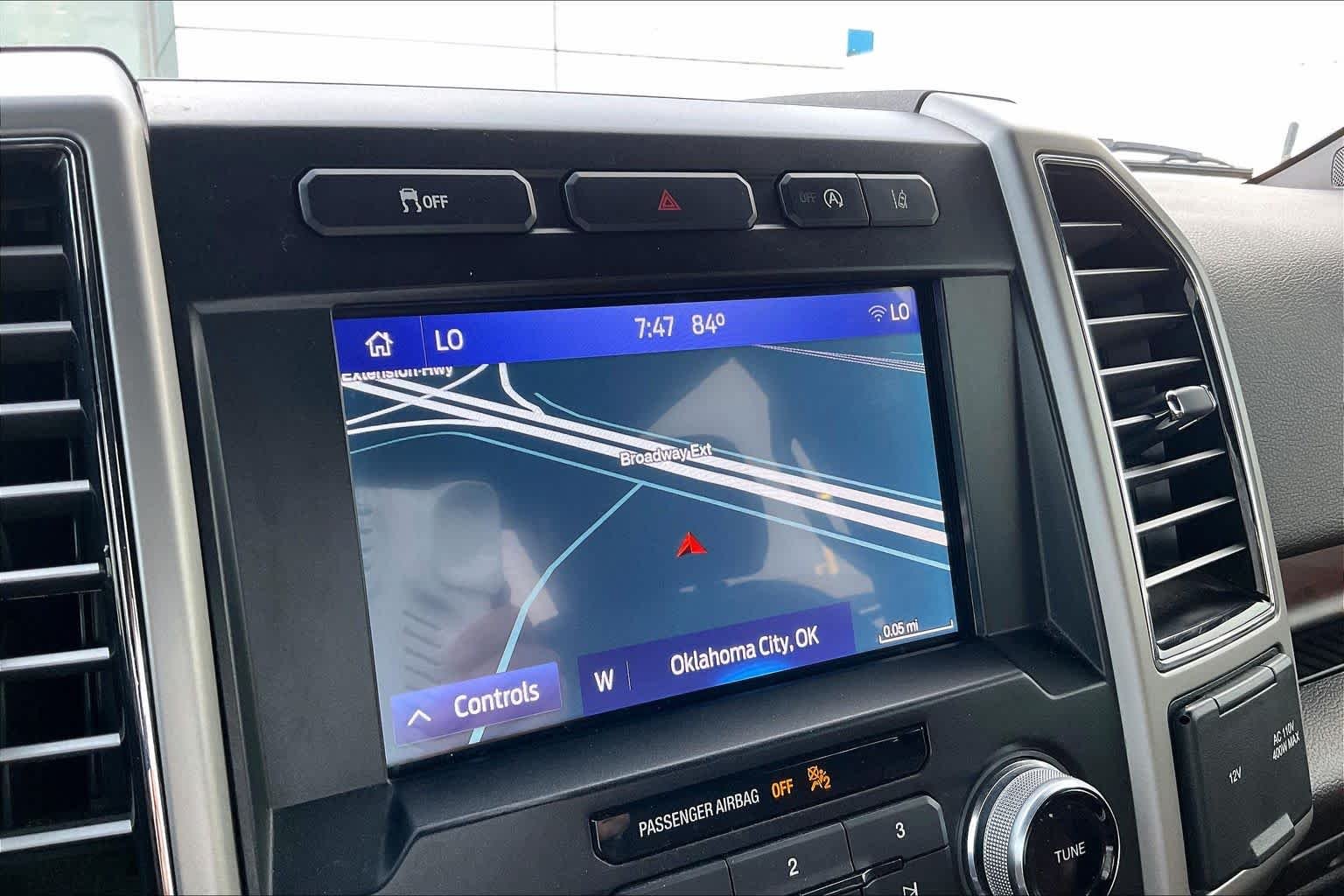 Used 2020 Oxford White/Stone Gray Ford King Ranch image 30