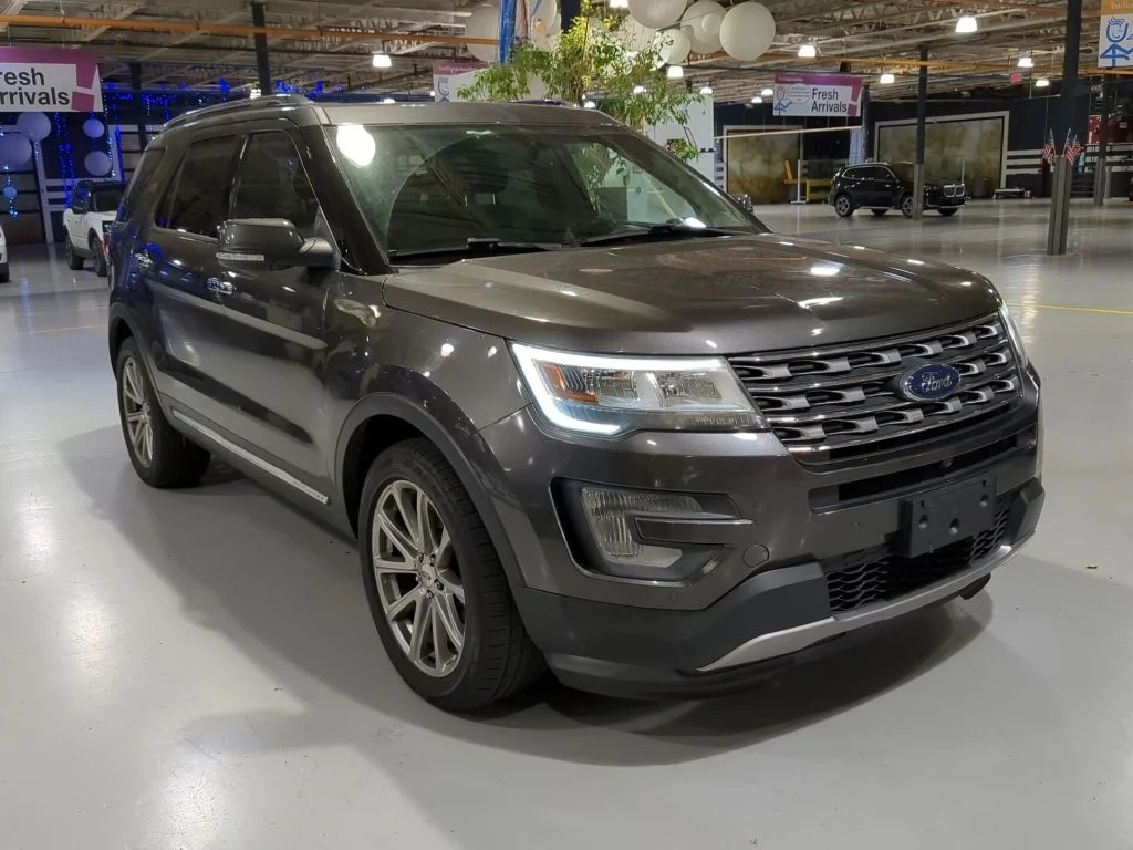 Used 2017 Gray Ford Limited image 5