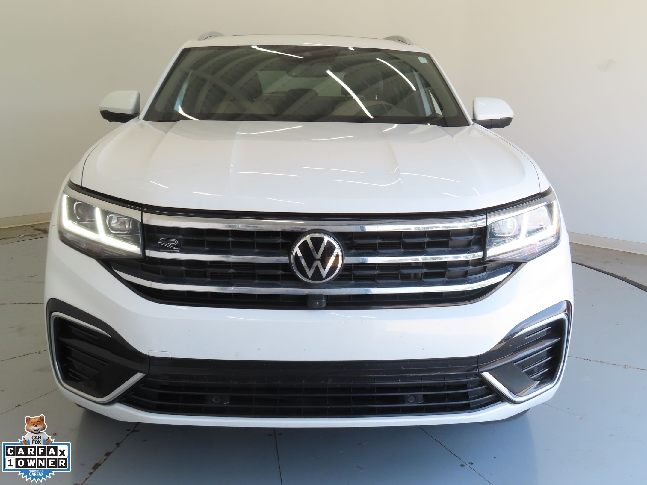 Used 2022 White Volkswagen 3.6L V6 SEL Premium R-Line image 9