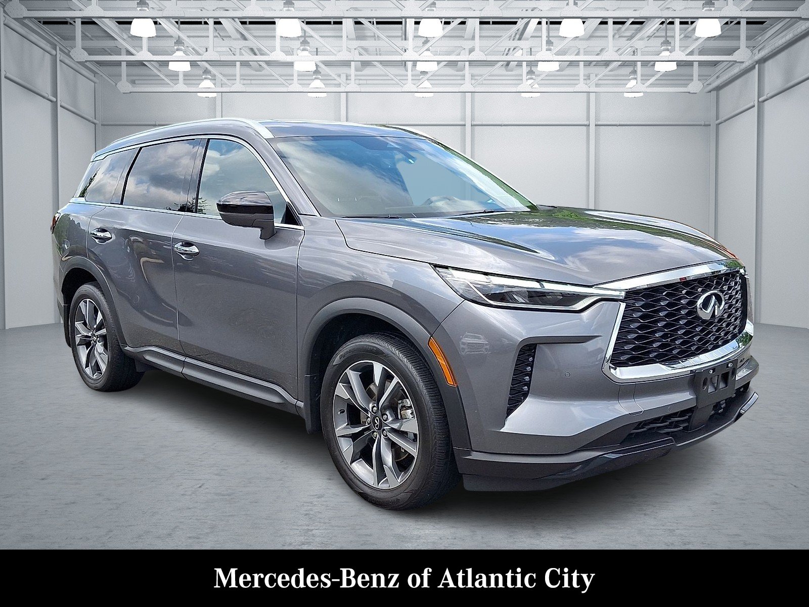 Used 2025 Graphite Shadow INFINITI LUXE AWD image 1
