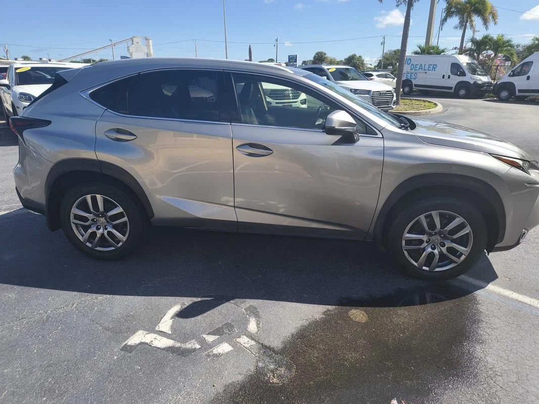 Used 2015  Lexus  image 4