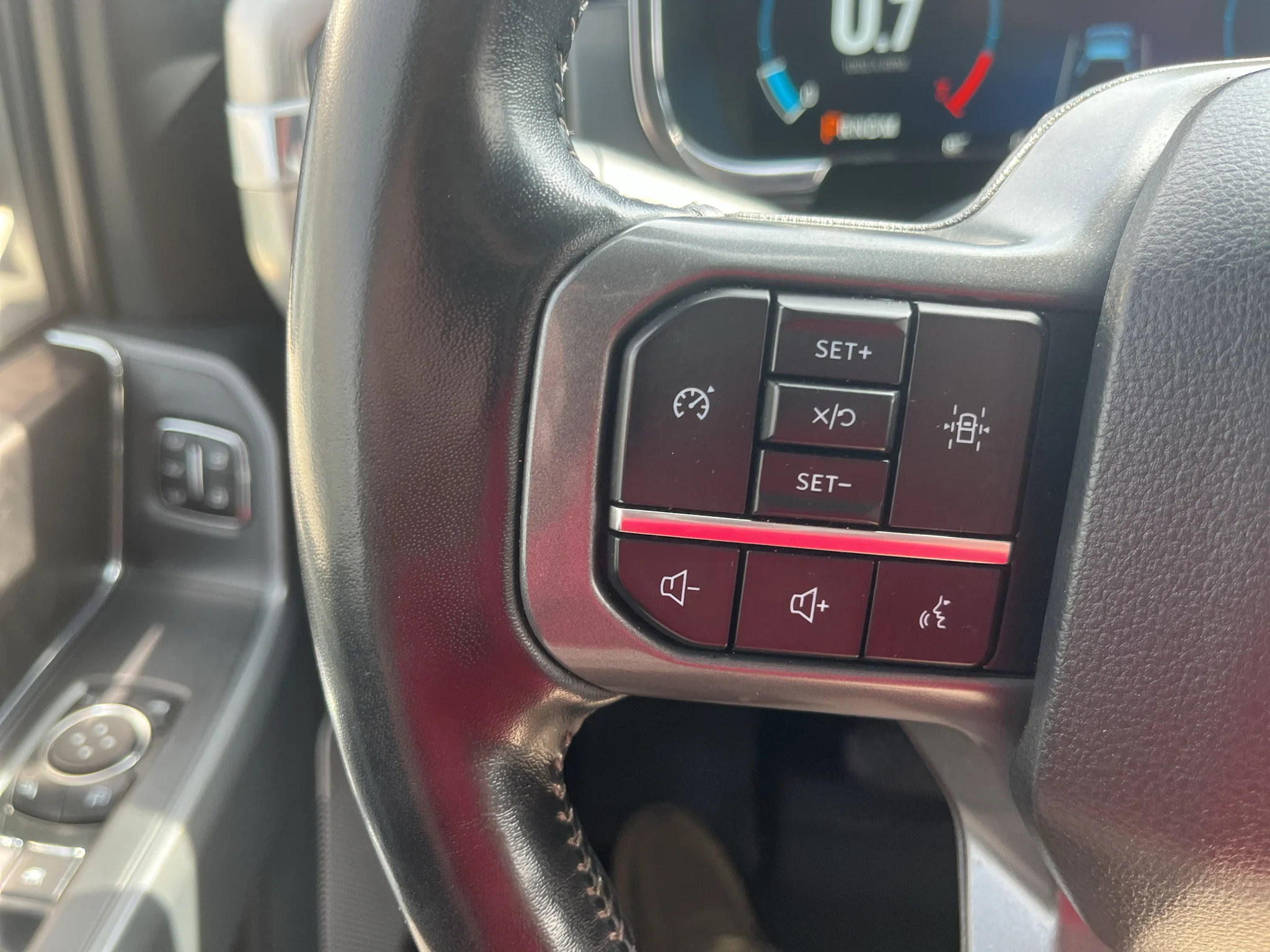 Used 2022 Agate Black Metallic Ford LARIAT image 15