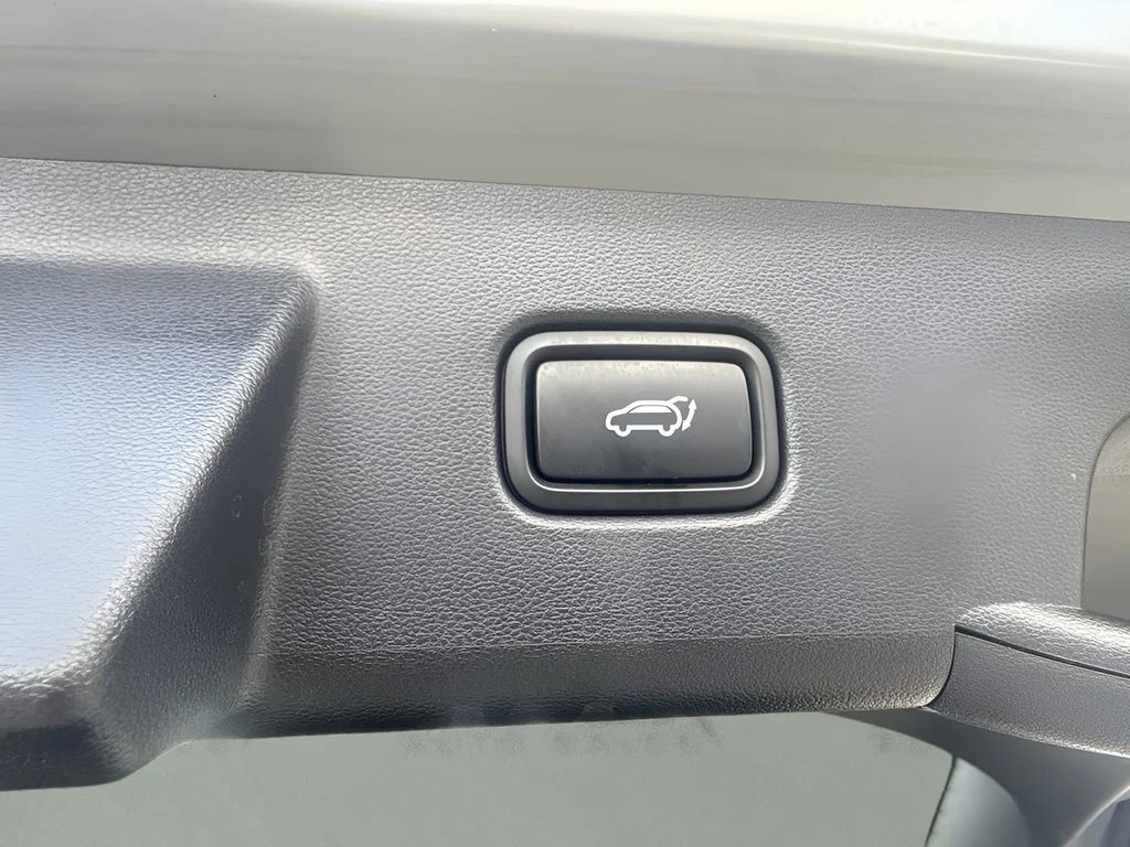 Used 2025 Gray Hyundai SEL image 25