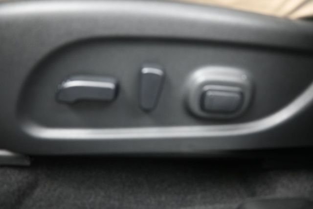 Used 2022 Red Nissan Platinum image 31