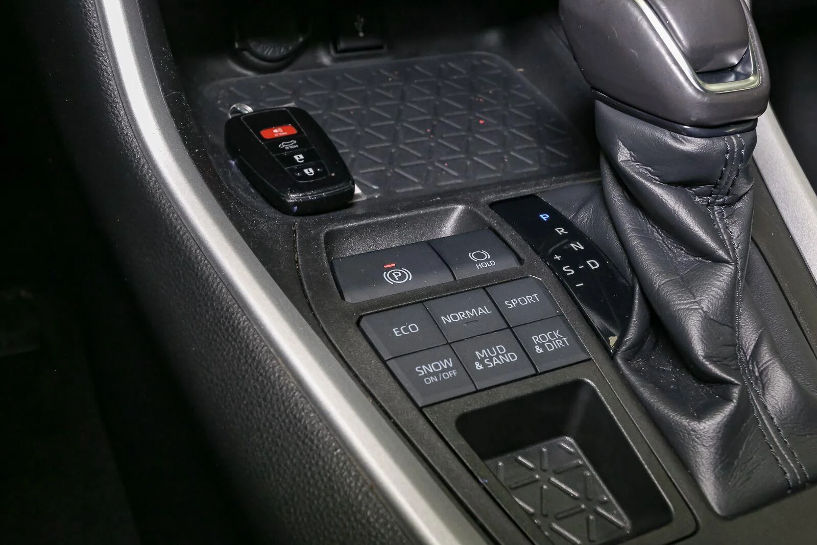 Used 2020 Magnetic Gray Metallic Toyota XLE Premium image 34