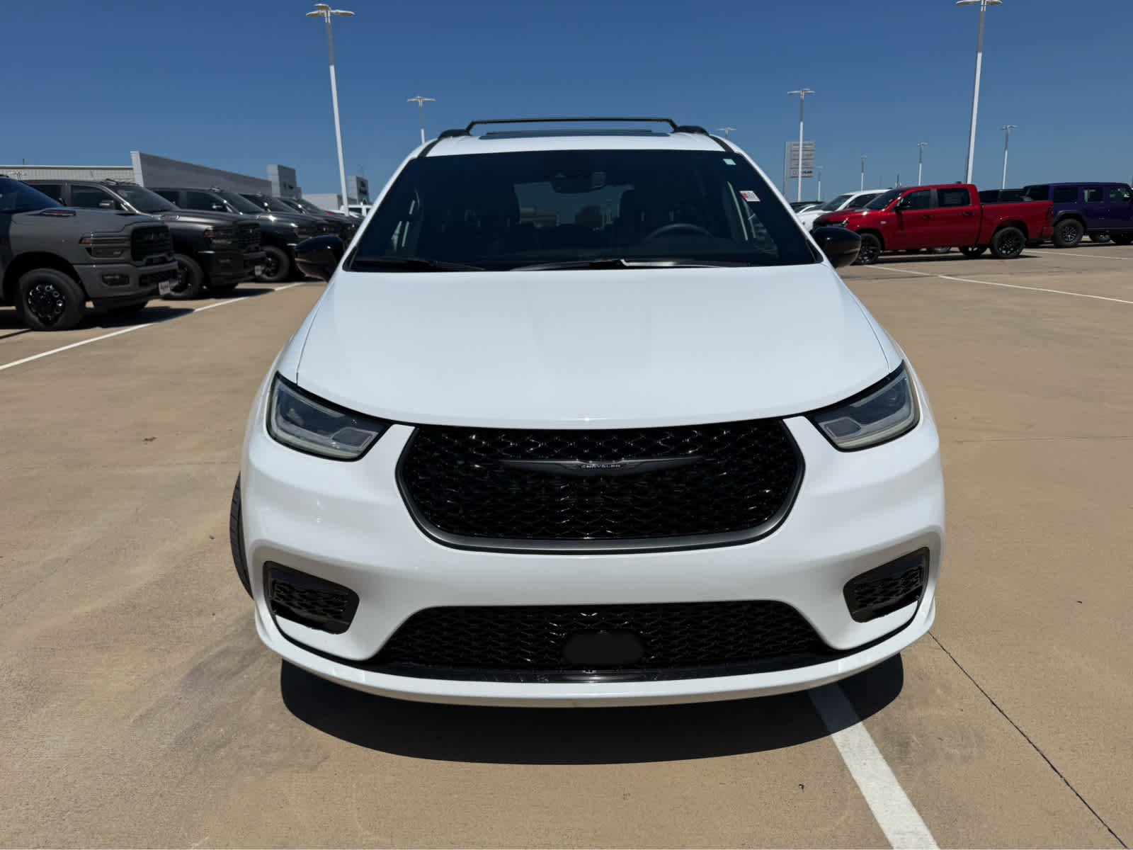 Used 2025 Bright White Clearcoat Chrysler Limited image 3