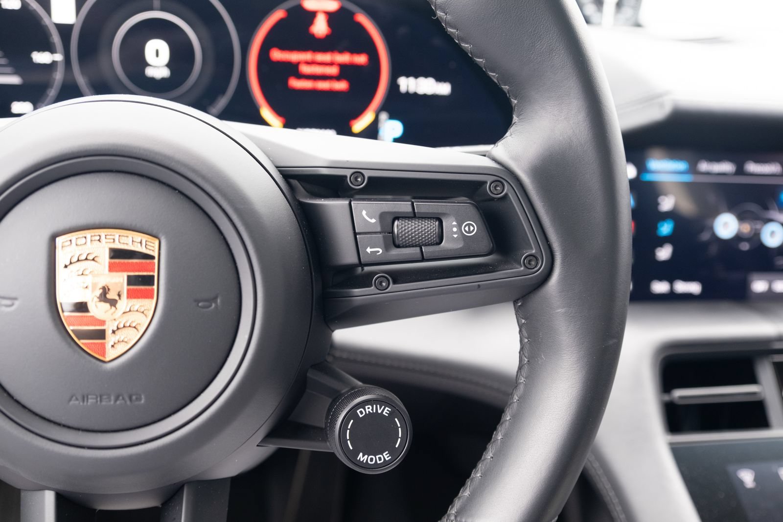 2024 Porsche Taycan GTS - Photo 11