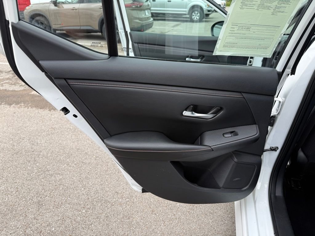 Used 2021 White Nissan SR image 10