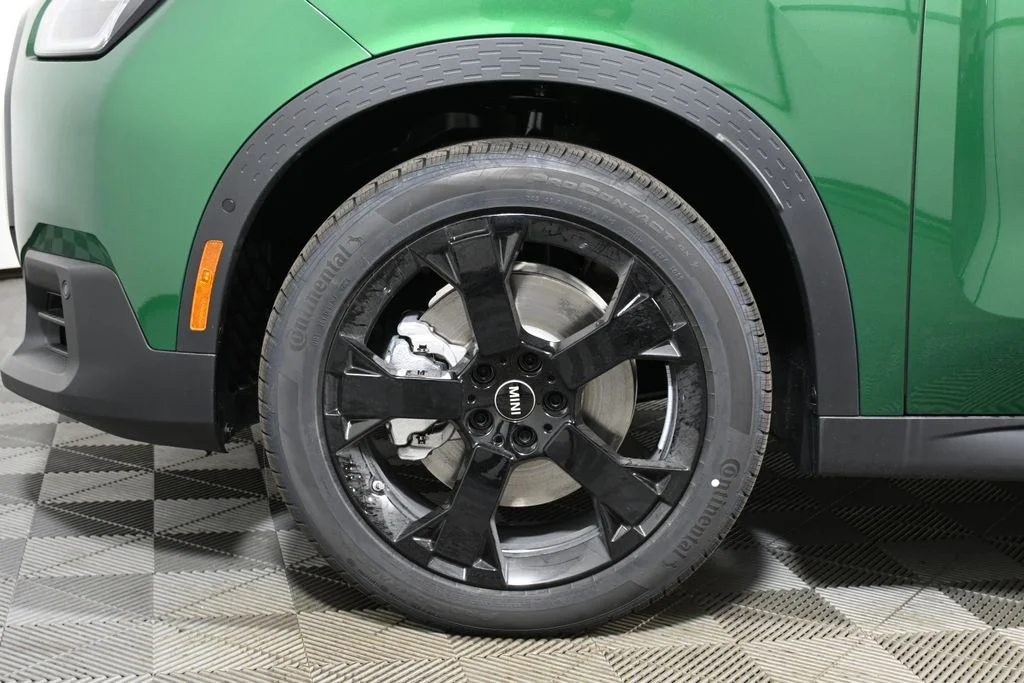 Used 2025 Green MINI  image 11