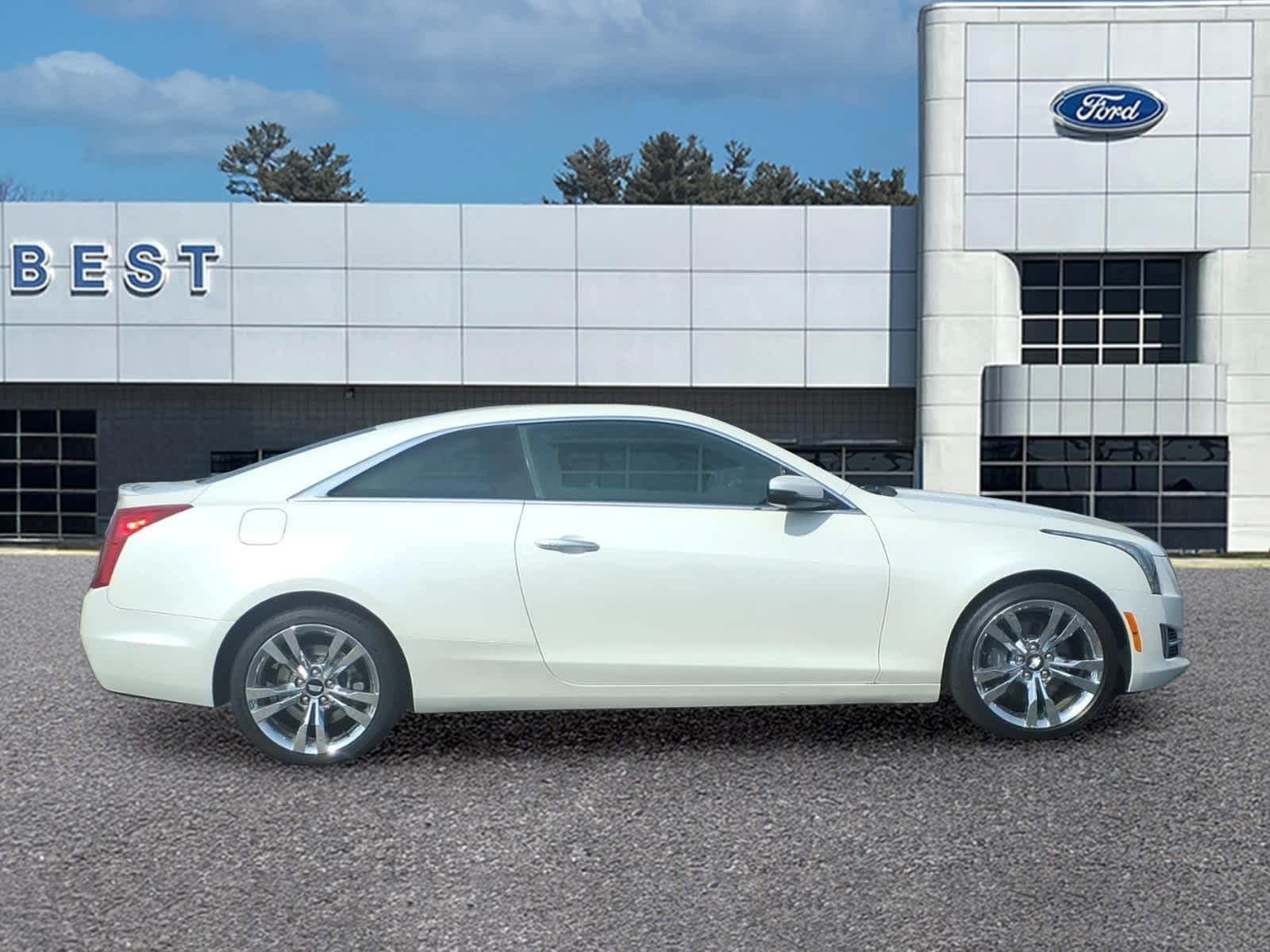 Used 2017 Crystal White Tricoat Cadillac Luxury AWD image 8