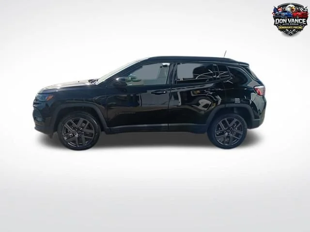 New 2026 Diamond Black Crystal Pearlcoat Jeep Latitude image 2