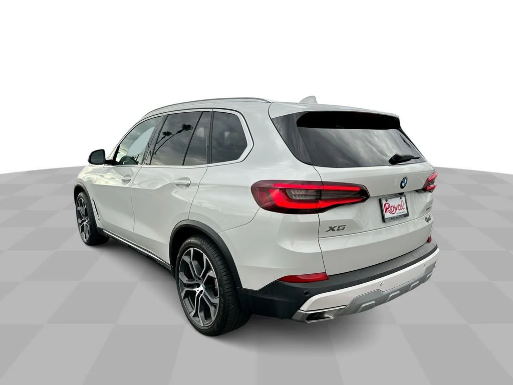 Used 2021 White BMW xDrive40i image 22